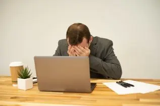 Sindicatos europeus denunciam que stresse laboral mata cada vez mais!